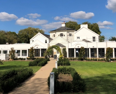 Monkey Island Hotel – Bray